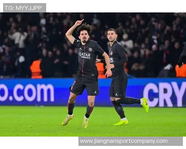 巴黎大巴在毕尔巴鄂遭袭球员们紧急前往机场避险