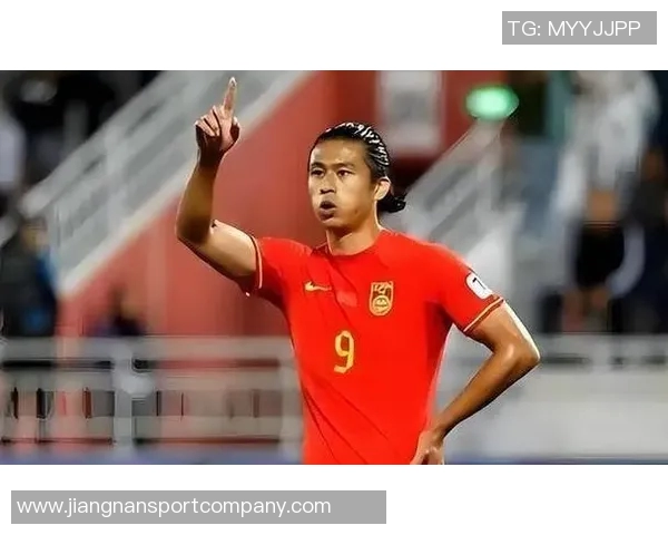 张玉宁与对方球员上半场激烈冲突各自领到黄牌引发热议