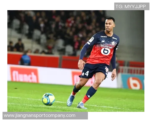 曼联季票遭黄牛倒卖15球迷频购虚假座位引发关注