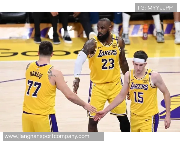 巴爷点评独行侠交易东契奇为何未能引进里夫斯令人震惊