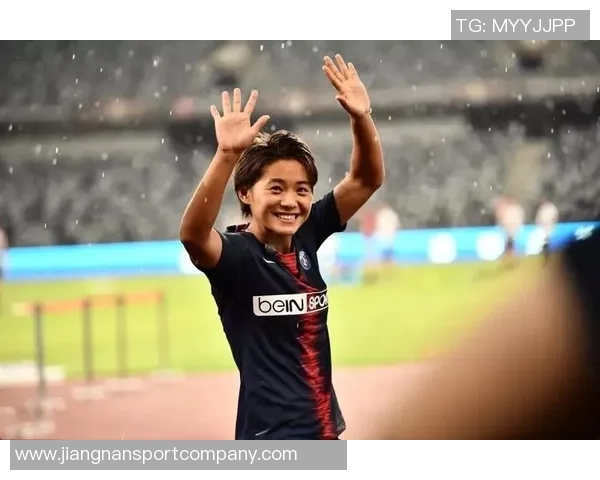 万项代表杜利亚伊足球学院首秀表现出色助力球队大胜对手