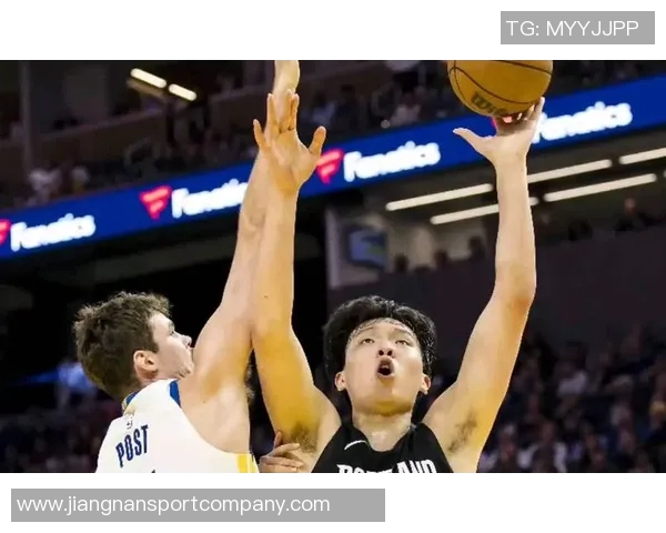 媒体人分析杨瀚森的训练方式与比赛习惯形成的关系