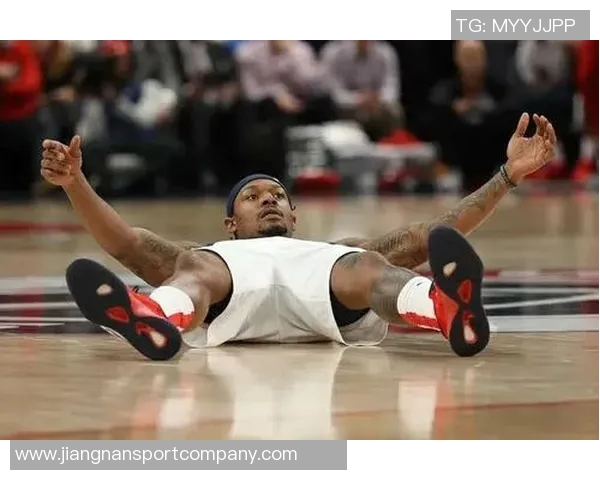 弗兰克透露比尔下周初手术后需静养五到七天并使用拐杖四到六周