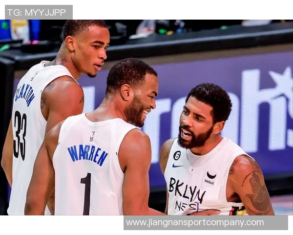 克拉克斯顿内线表现抢眼15分钟内高效拿下11分并抢8篮板