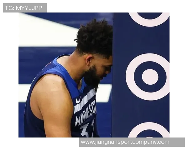 狄龙拼尽全力六犯在场17投8中三分球4记贡献22分5篮板